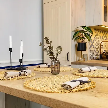 Cozy River Escape In Free Parking Daire