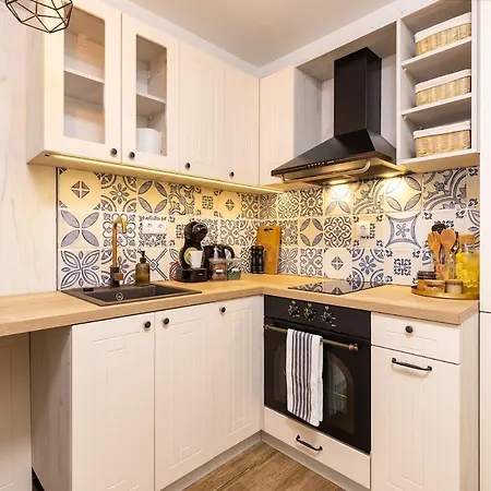 Cozy River Escape In Free Parking *