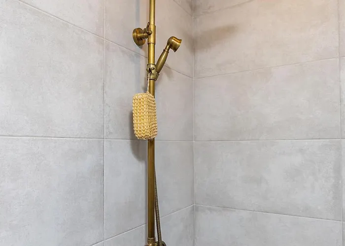 Cozy River Escape In Free Parking *